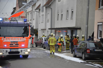 Esslingen-Mettingen: 2 Verletzte nach Gebaeudebrand